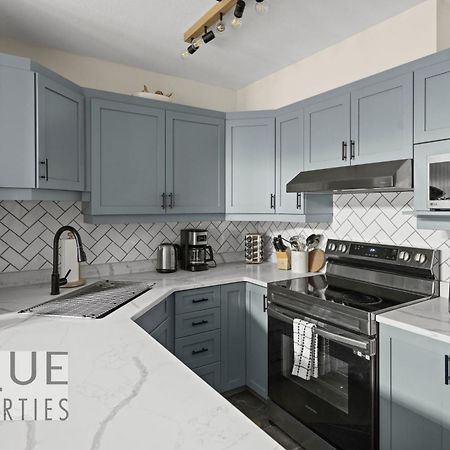Mountain Loft Retreat, Heated Pool & Hot Tub, Ug Parking, Balcony, Wifi! Apartment Canmore Ngoại thất bức ảnh