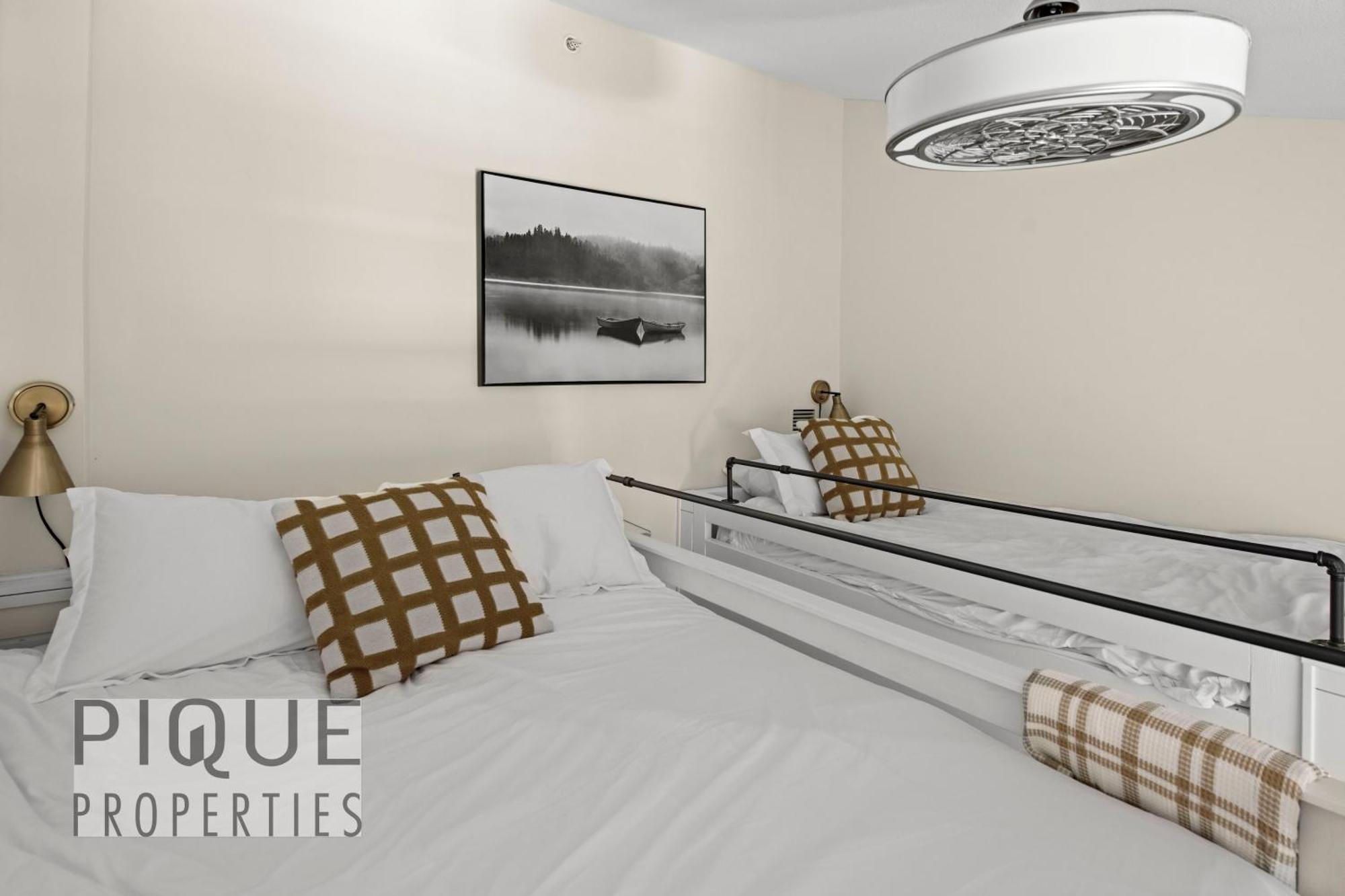 Mountain Loft Retreat, Heated Pool & Hot Tub, Ug Parking, Balcony, Wifi! Apartment Canmore Ngoại thất bức ảnh