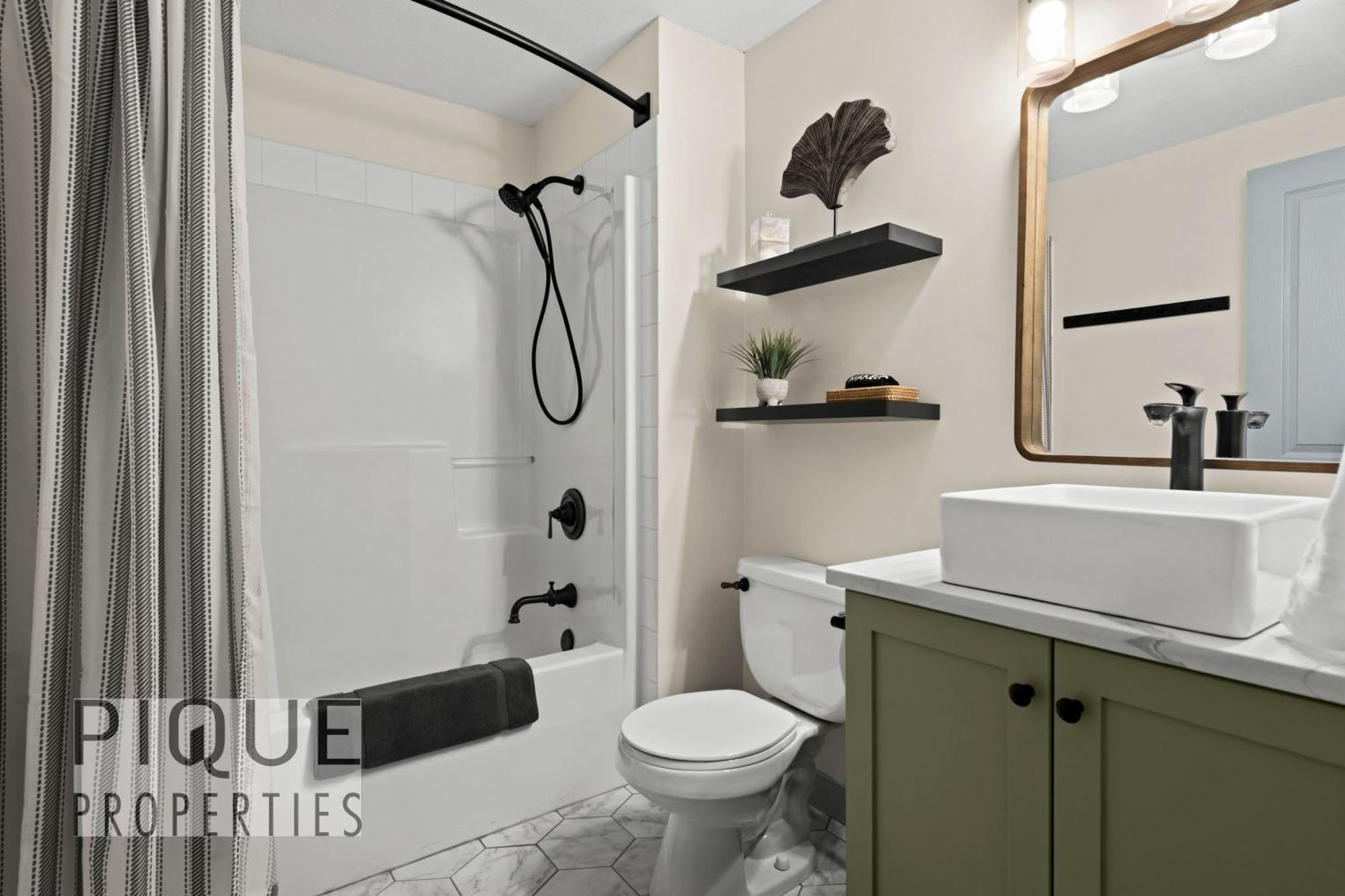 Mountain Loft Retreat, Heated Pool & Hot Tub, Ug Parking, Balcony, Wifi! Apartment Canmore Ngoại thất bức ảnh